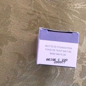 Mary Kay matte foundation beige C 220.